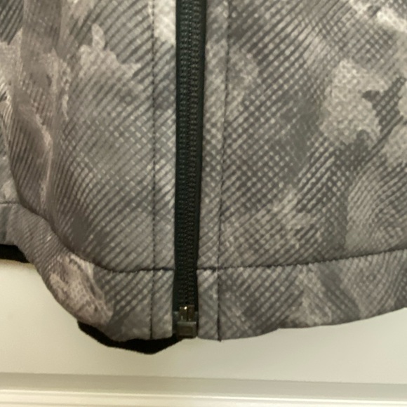 EEUC The North Face Grey Winter Camo print
jacket - Picture 6 of 6
